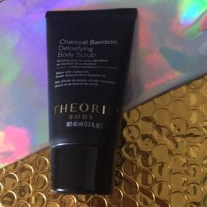 THEORIE : Charcoal Bamboo Detoxifying Body Scrub